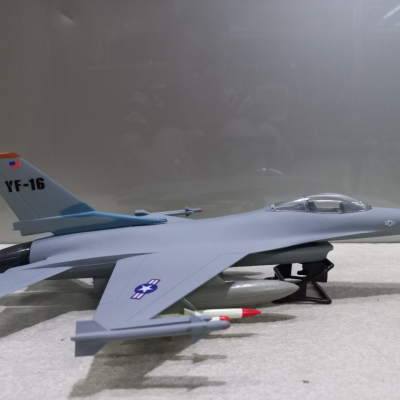 Mô hình Máy báy Tiêm kich F-16 tỷ lệ 1:48