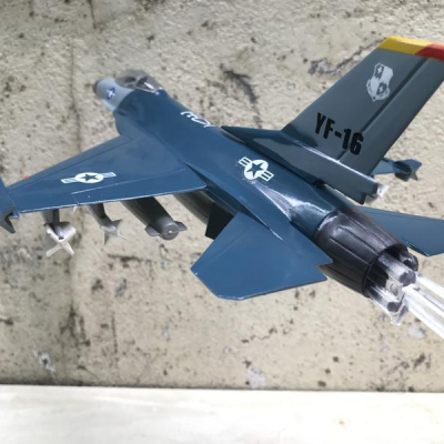 Mô hình Máy báy Tiêm kich F-16 tỷ lệ 1:72