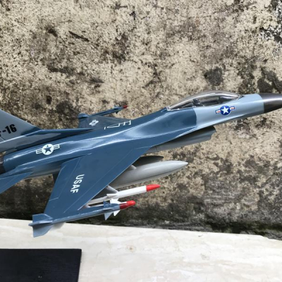 Mô hình Máy báy Tiêm kich F-16 tỷ lệ 1:72