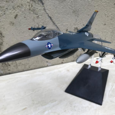 Mô hình Máy báy Tiêm kich F-16 tỷ lệ 1:72