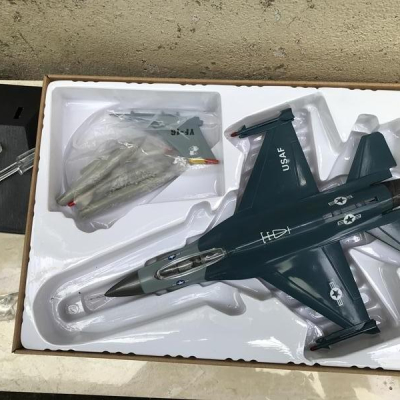 Mô hình Máy báy Tiêm kich F-16 tỷ lệ 1:72
