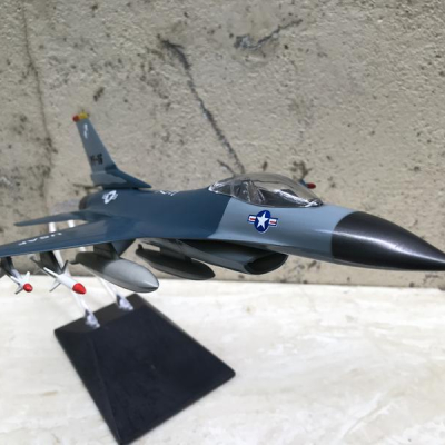 Mô hình Máy báy Tiêm kich F-16 tỷ lệ 1:72