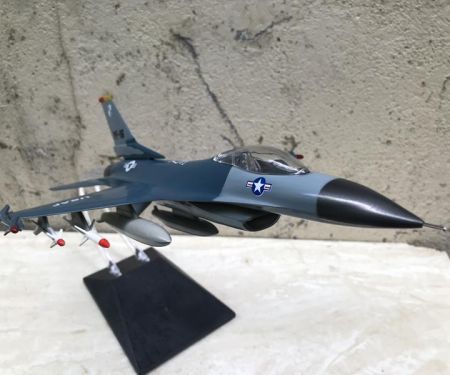 ​Mô hình Máy báy Tiêm kich F-16 tỷ lệ 1:72