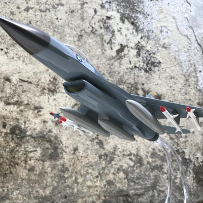 Mô hình Máy báy Tiêm kich F-16 tỷ lệ 1:72