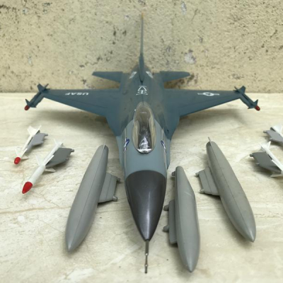 Mô hình Máy báy Tiêm kich F-16 tỷ lệ 1:72