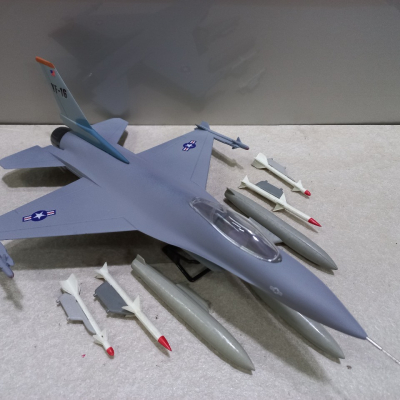 Mô hình Máy báy Tiêm kich F-16 tỷ lệ 1:48