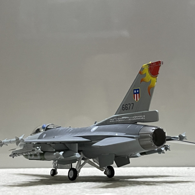 ​Mô hình máy bay Tiêm kích F-16A Fighting Falcon tỷ lệ 1:72