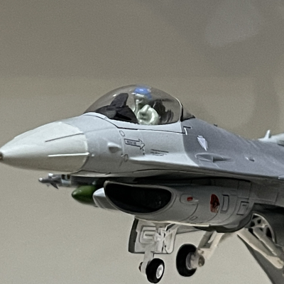 ​Mô hình máy bay Tiêm kích F-16A Fighting Falcon tỷ lệ 1:72