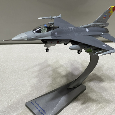 ​Mô hình máy bay Tiêm kích F-16A Fighting Falcon tỷ lệ 1:72