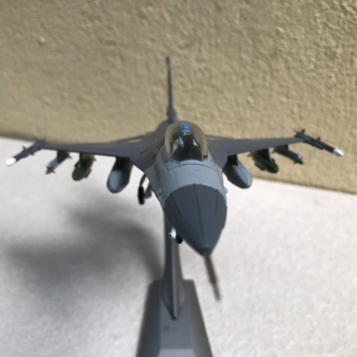 Mô hình máy bay Tiêm kích F-16C Fighting Falcon  tỷ lệ 1:72