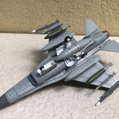 Mô hình máy bay Tiêm kích F-16C Fighting Falcon  tỷ lệ 1:72