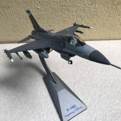 Mô hình máy bay Tiêm kích F-16C Fighting Falcon  tỷ lệ 1:72