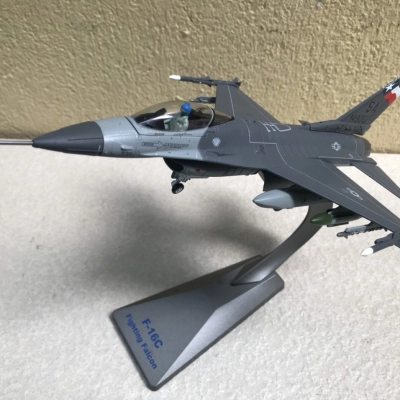 Mô hình máy bay Tiêm kích F-16C Fighting Falcon  tỷ lệ 1:72
