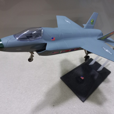 Mô hình Máy báy Tiêm kich F-35 tỷ lệ 1:48