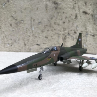 Mô hình máy bay Tiêm kích F-5E Tiger II tỷ lệ 1:72