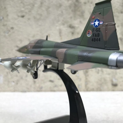 Mô hình máy bay Tiêm kích F-5E Tiger II tỷ lệ 1:72
