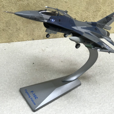 Mô hình máy bay Tiêm kích F16C/D tỷ lệ 1:72