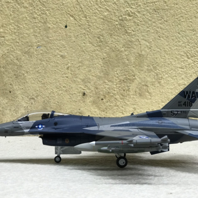 Mô hình máy bay Tiêm kích F16C/D tỷ lệ 1:72
