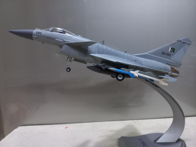 Mô hình Máy bay tiêm kích J-10CE Pakistan tỷ lệ 1:48