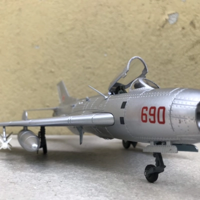 Mô hình Máy bay Tiêm kích Mig-19 tỷ lệ 1:48