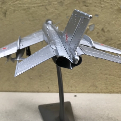 Mô hình Máy bay Tiêm kích Mig-19 tỷ lệ 1:48