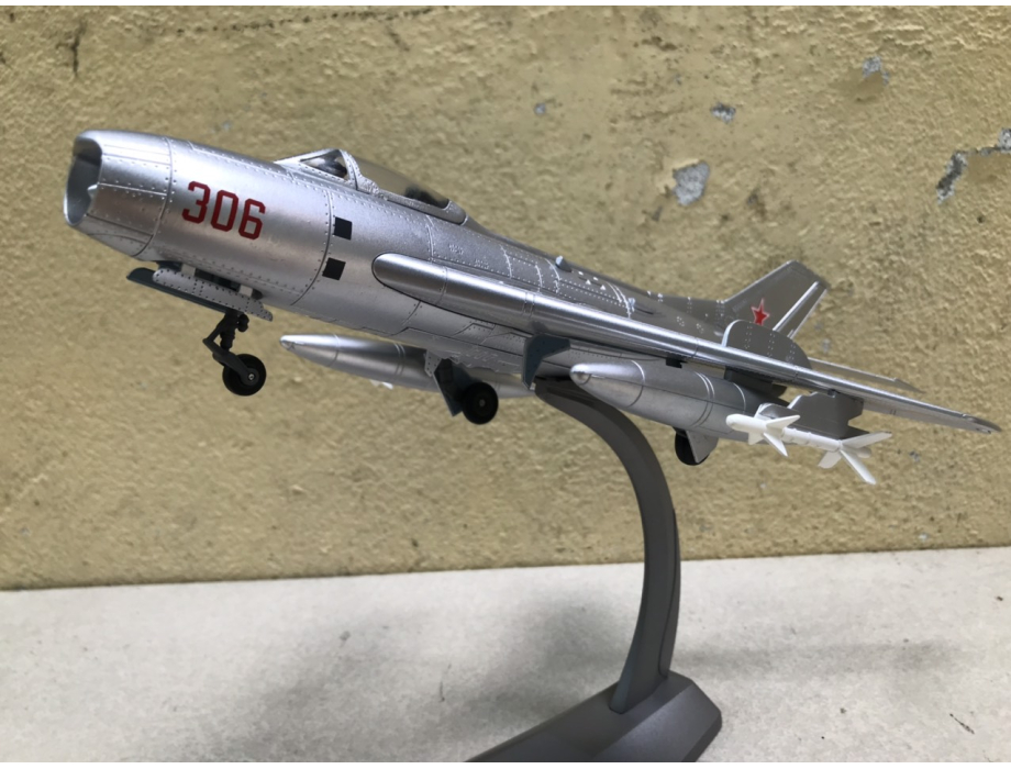Mô hình Máy bay Tiêm kích Mig-19 tỷ lệ 1:48 Mô hình Máy bay Tiêm kích Mig-19 tỷ lệ 1:48