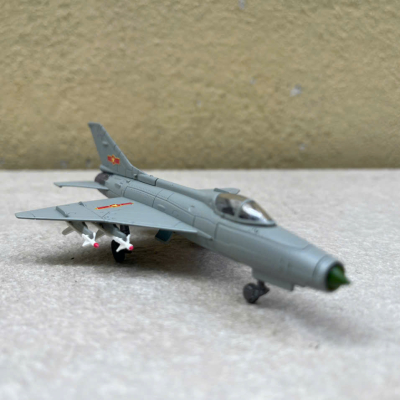 ​Mô hình Máy bay Tiêm kích Mig-21 Việt Nam tỷ lệ 1:100