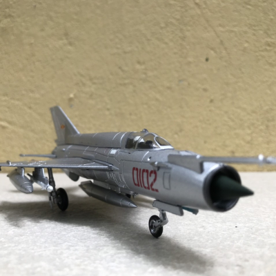 Mô hình máy bay Tiêm kích MIG-21 Việt Nam tỷ lệ 1:72