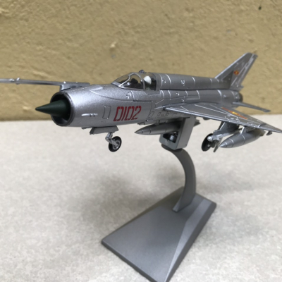 Mô hình máy bay Tiêm kích MIG-21 Việt Nam tỷ lệ 1:72
