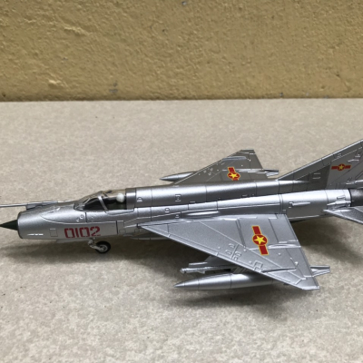 Mô hình máy bay Tiêm kích MIG-21 Việt Nam tỷ lệ 1:72