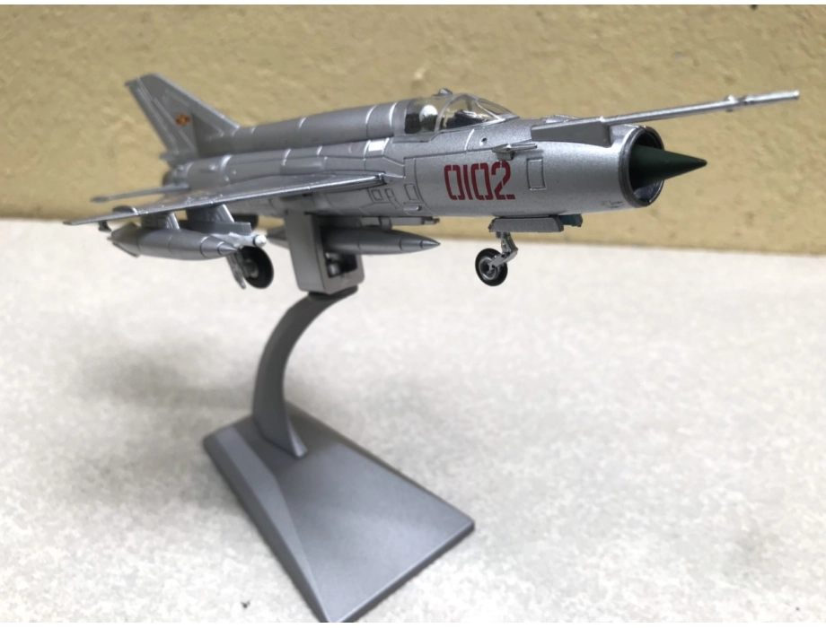 Mô hình máy bay Tiêm kích MIG-21 Việt Nam tỷ lệ 1:72