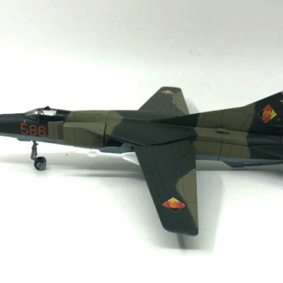 Mô hình Máy bay Tiêm kích MIG 23 tỷ lệ 1:72