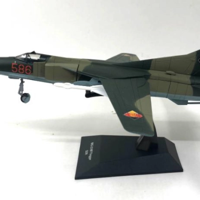 Mô hình Máy bay Tiêm kích MIG 23 tỷ lệ 1:72