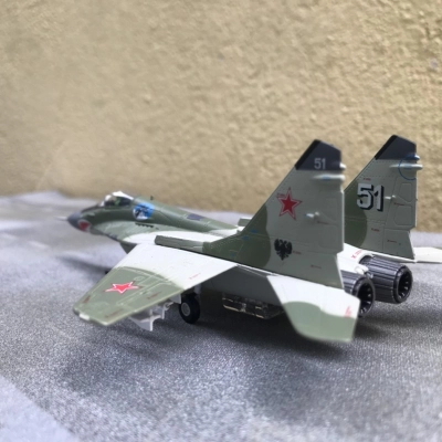 Mô hình Máy bay Tiêm kích Mig-29  tỷ lệ 1:100