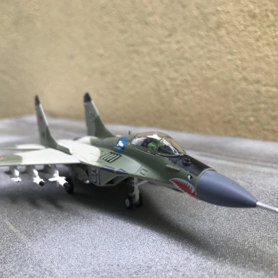Mô hình Máy bay Tiêm kích Mig-29  tỷ lệ 1:100
