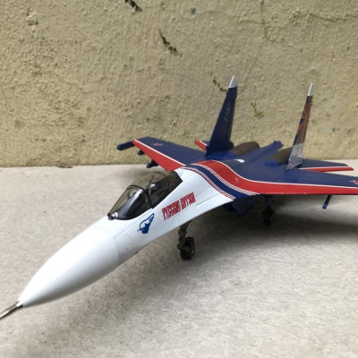 Mô hình máy bay Tiêm kích SU-27 tỷ lệ 1:72