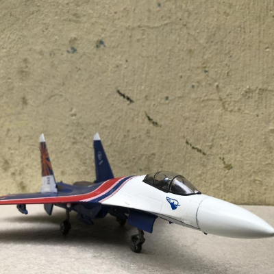 Mô hình máy bay Tiêm kích SU-27 tỷ lệ 1:72