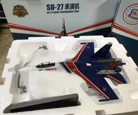 ​Mô hình máy bay Tiêm kích SU-27 tỷ lệ 1:72