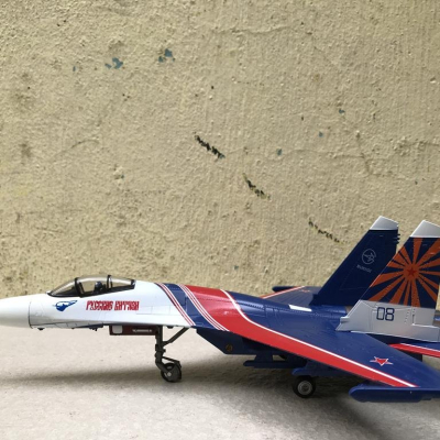 Mô hình máy bay Tiêm kích SU-27 tỷ lệ 1:72