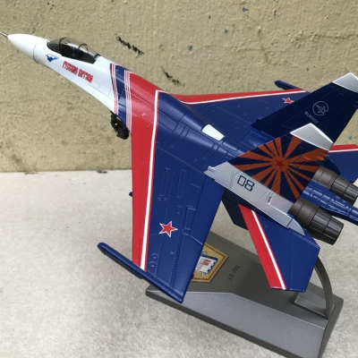 Mô hình máy bay Tiêm kích SU-27 tỷ lệ 1:72