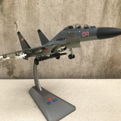 ​Mô hình máy bay Tiêm kích SU-30MKK KQ Việt Nam tỷ lệ 1:72