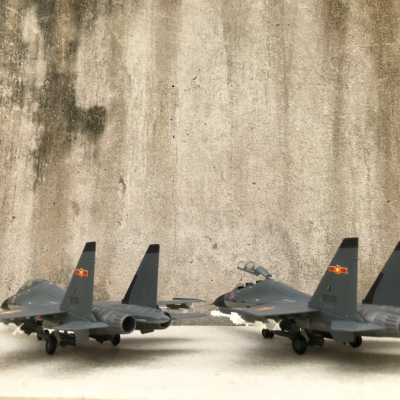 ​Mô hình máy bay Tiêm kích SU-30MKK KQ Việt Nam tỷ lệ 1:72