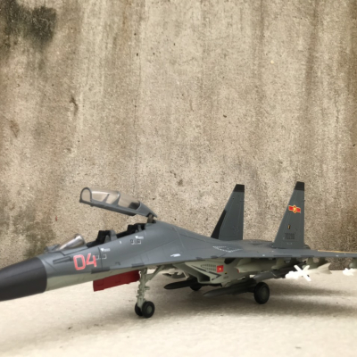 ​Mô hình máy bay Tiêm kích SU-30MKK KQ Việt Nam tỷ lệ 1:72