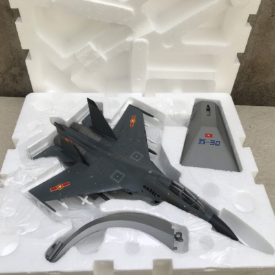 ​Mô hình máy bay Tiêm kích SU-30MKK KQ Việt Nam tỷ lệ 1:72