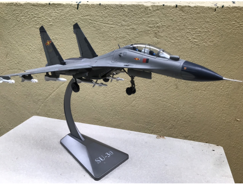 Mô hình máy bay Tiêm kích SU-30MKK tỷ lệ 1:48 Mô hình máy bay Tiêm kích SU-30MKK tỷ lệ 1:48