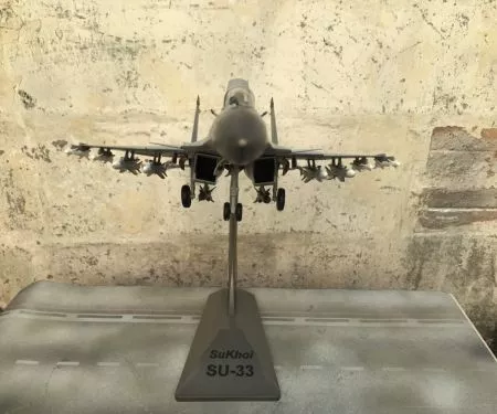 ​Mô hình máy bay tiêm kích Su-33  tỷ lệ 1:48