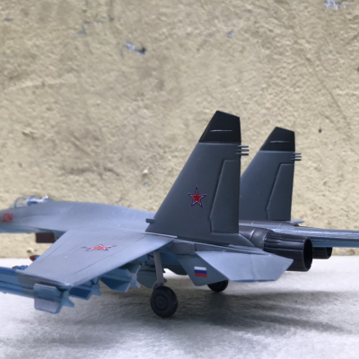 ​Mô hình Máy báy tiêm kich SU-35 ABS tỷ lệ 1:72