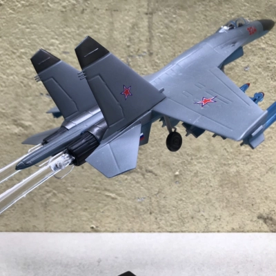 ​Mô hình Máy báy tiêm kich SU-35 ABS tỷ lệ 1:72