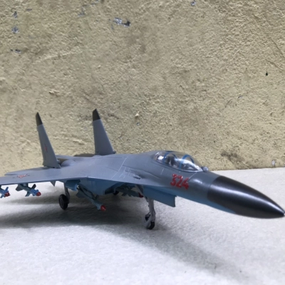 ​Mô hình Máy báy tiêm kich SU-35 ABS tỷ lệ 1:72