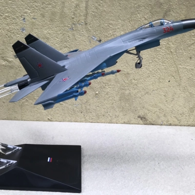 ​Mô hình Máy báy tiêm kich SU-35 ABS tỷ lệ 1:72